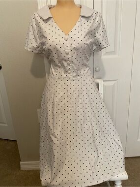MUXXN retro Polka Dot White Midi Dress with V-Neck and Button Front